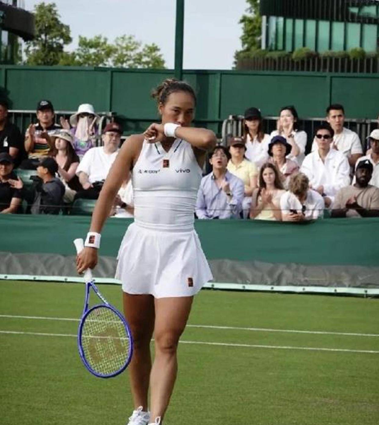 八月一日：排名跌出160位年入却1.67亿！郑钦文会把赚的代言费吐出来么？这几年狂赚几个亿，退役也值了